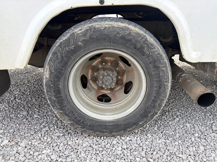 2013-chevrolet-3500-image-12