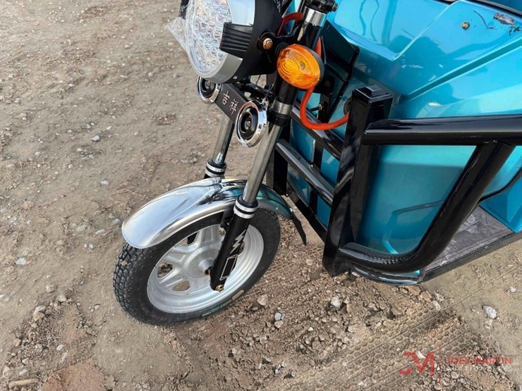 new-3-wheeled-electric-golf-cart-image-5