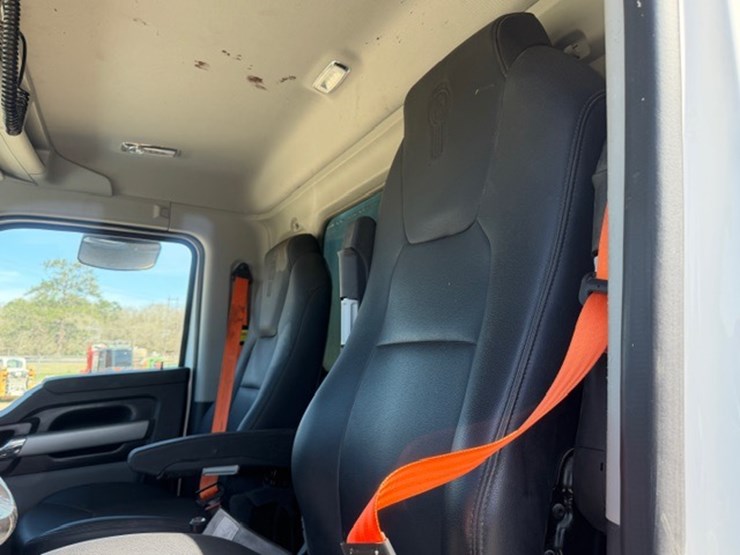 2024-kenworth-t880-image-43