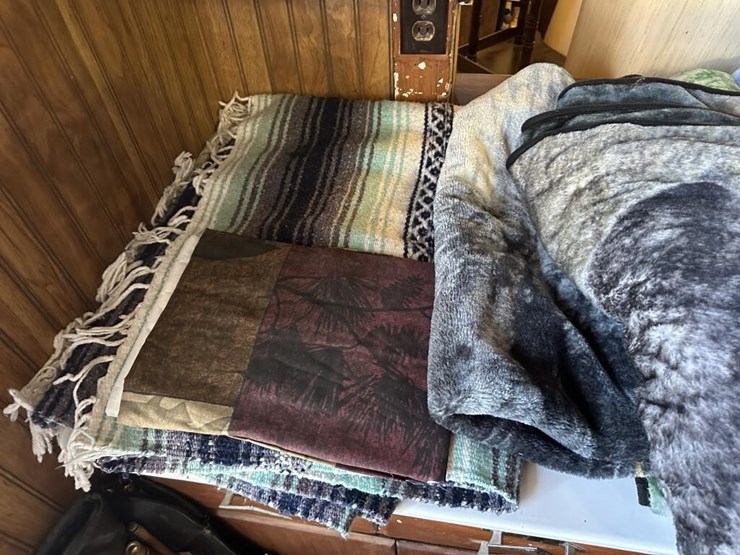 misc.-blankets-&-quilts-image-2