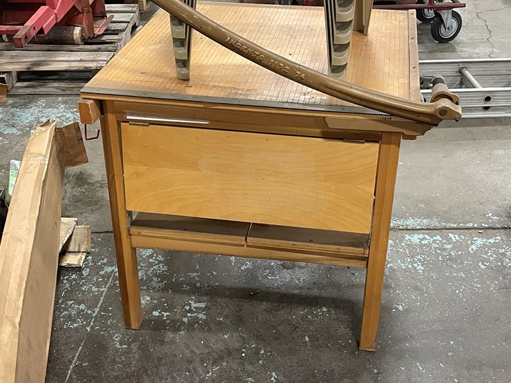 #7662-•-large-vintage-ingento-paper-cutter-on-stand-image-4