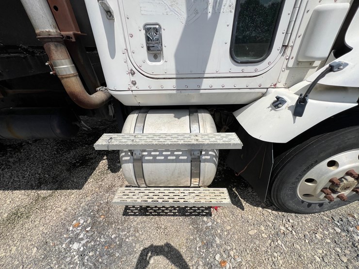 1996-international-a-image-30