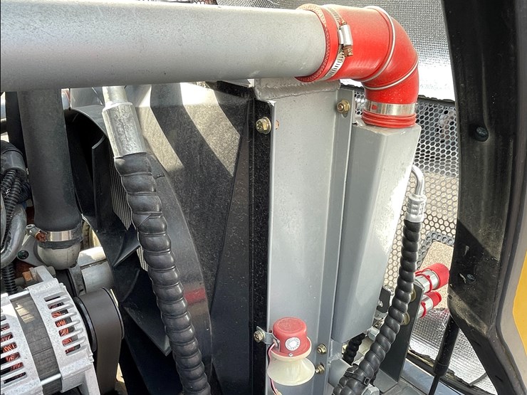 #114-•-new-magnum-3300p-telescoping-wheel-loader-image-30