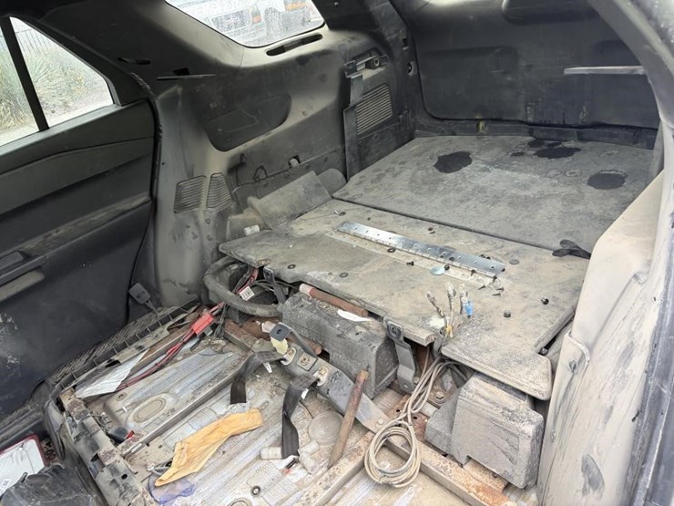 2020-ford-explorer-image-16