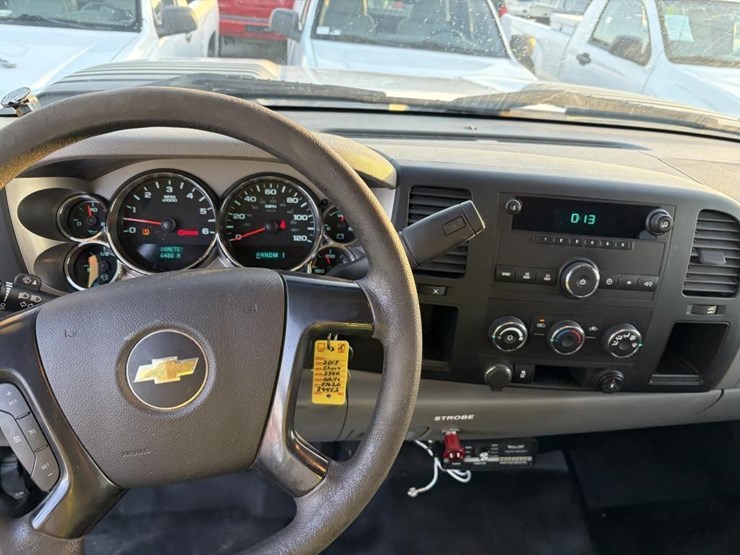 2013-chevrolet-2500-image-13