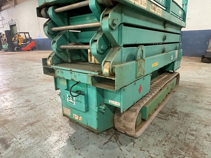 #202-•-airman-encl06-electric-track-scissor-lift-image-10