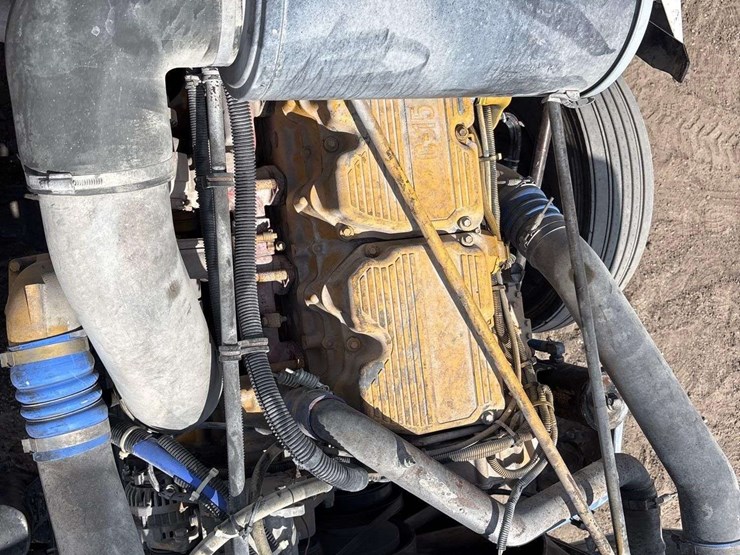 2001-freightliner-fld120-image-19