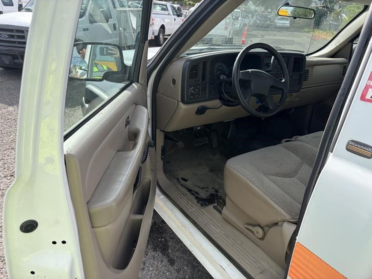 2005-chevrolet-silverado-2500-image-10