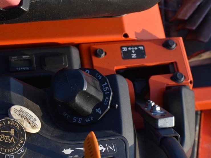 kubota-z122e-image-30