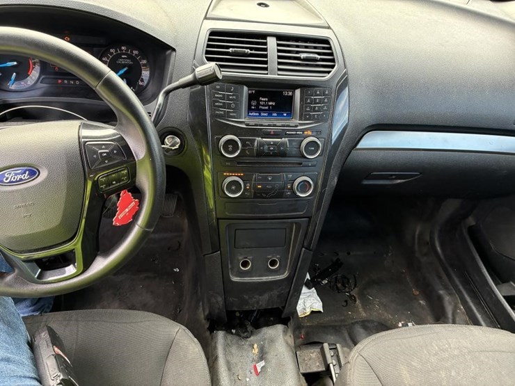 2018-ford-explorer-image-15