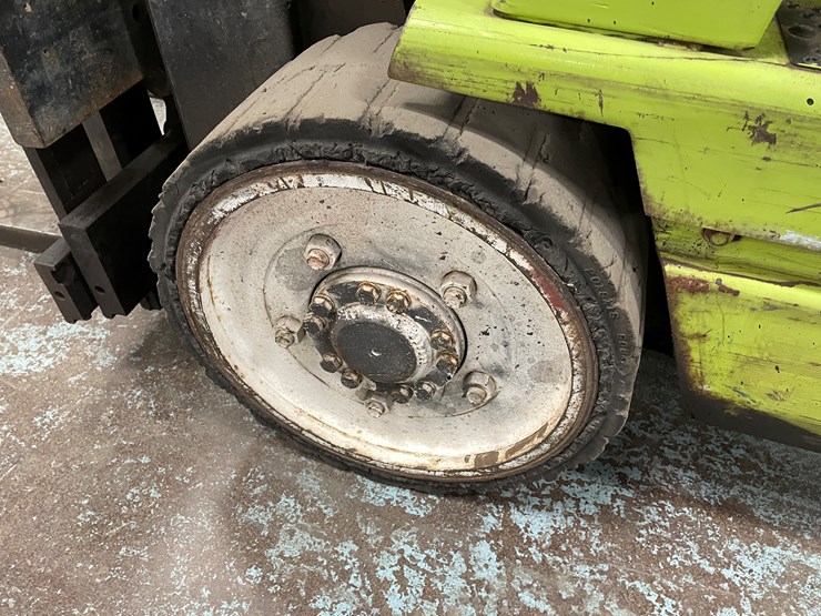 #172-•-clark-gcs25-propane-forklift-image-31