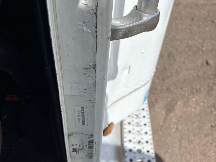 2001-freightliner-fld120-image-41