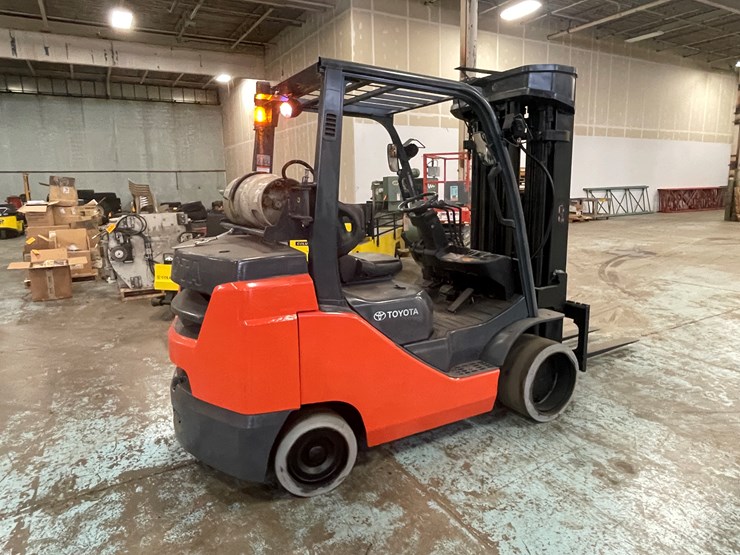 #175-•-2015-toyota-propane-forklift-image-5