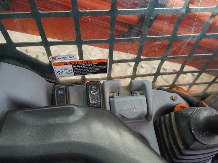 2017-kubota-3800-image-15