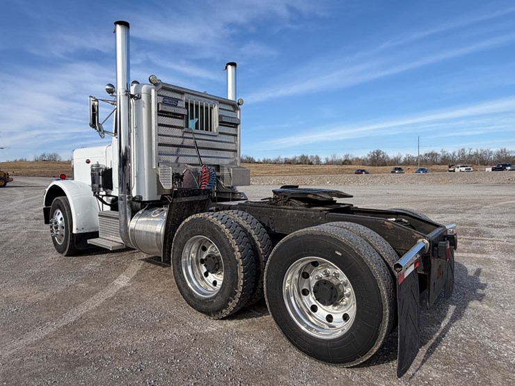 1981-peterbilt-359-image-6