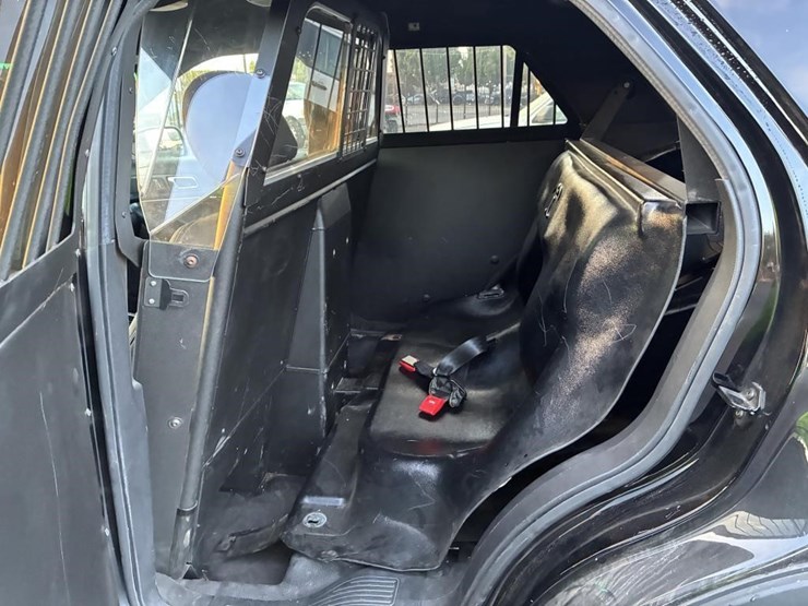 2016-ford-explorer-image-11