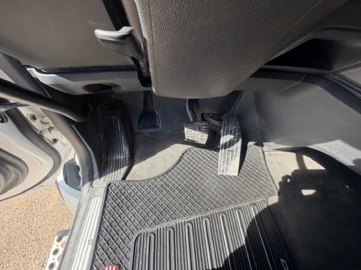 2024-kenworth-t880-image-57