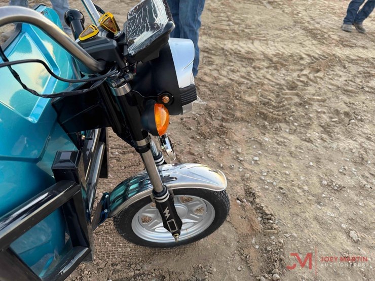 new-3-wheeled-electric-golf-cart-image-11