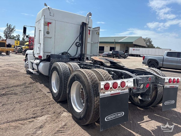 2001-freightliner-fld120-image-9