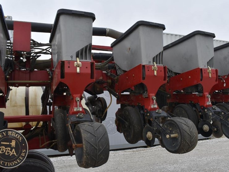 2010-case-ih-1240-image-32