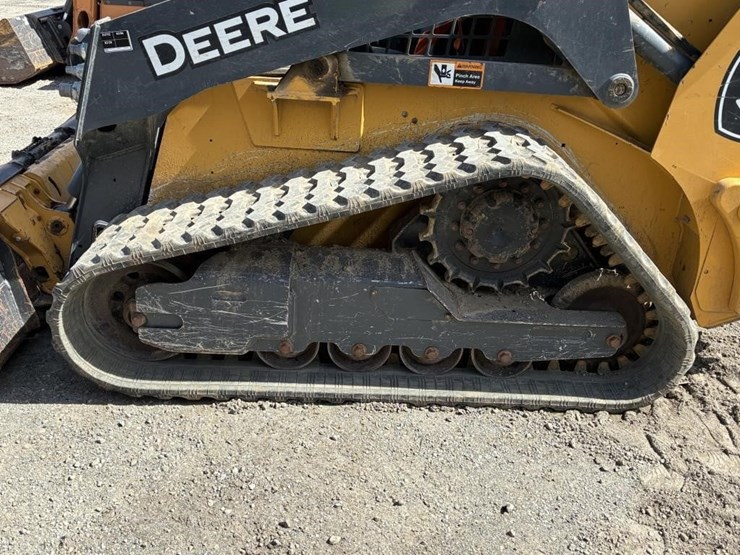 2021-deere-317g-image-11