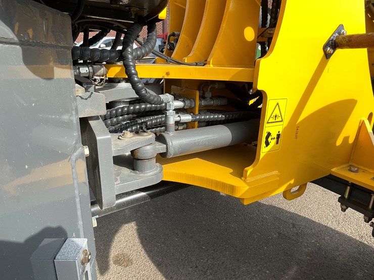 #114-•-new-magnum-3300p-telescoping-wheel-loader-image-43