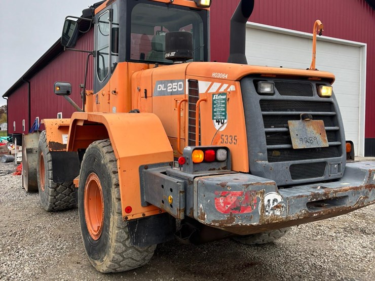 2010-doosan-dl250-image-5