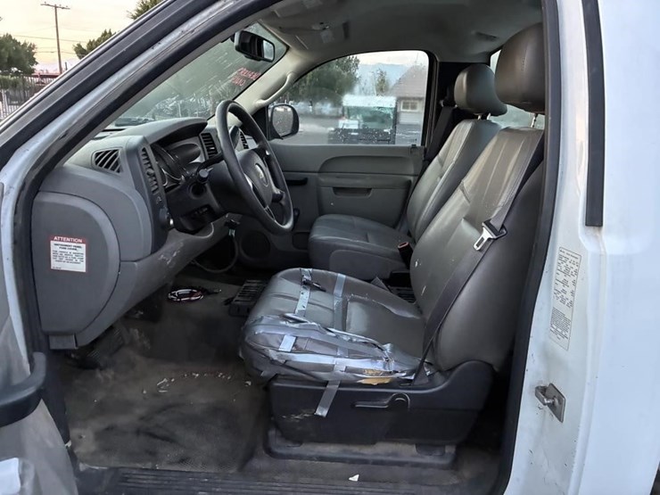 2011-chevrolet-2500-image-10