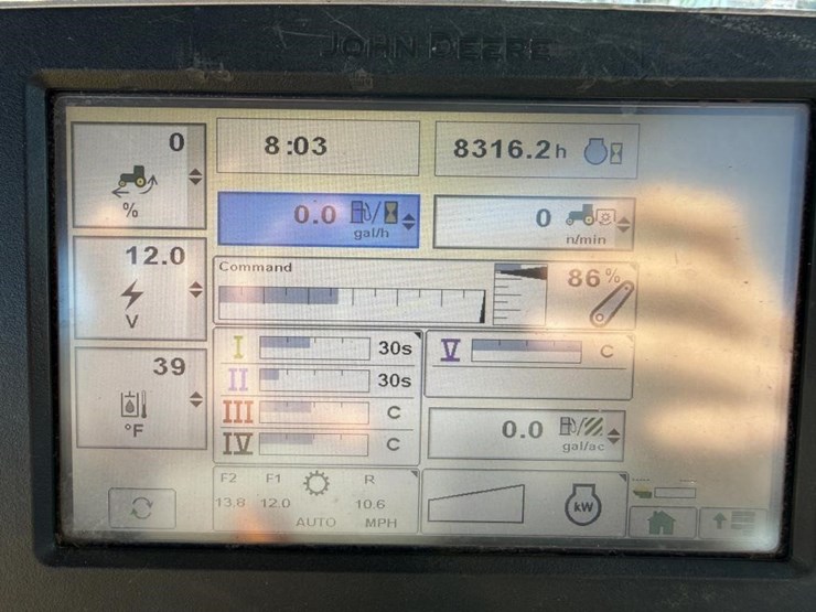 john-deere-8235r-image-15