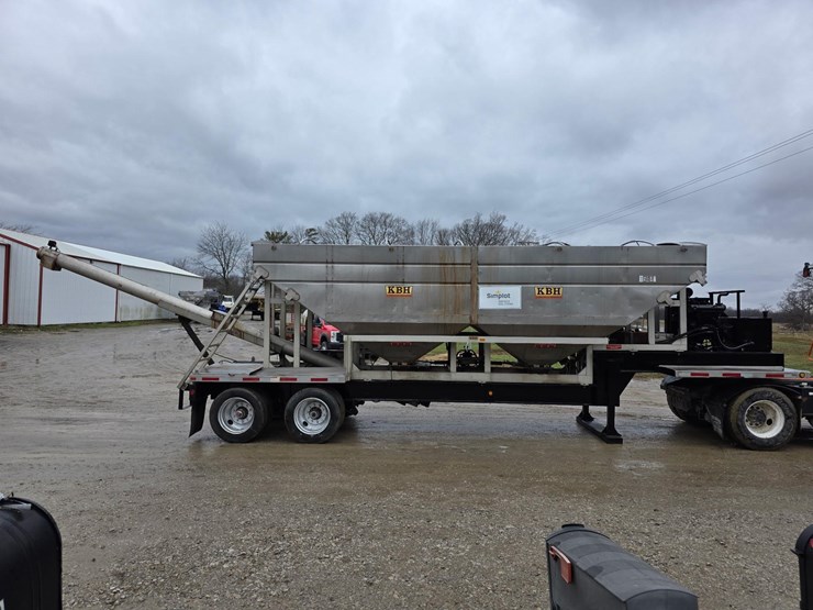 freshly-refurbished!-2016-kbh-fertilizer-tender-trailer---isuzu-diesel-image-3