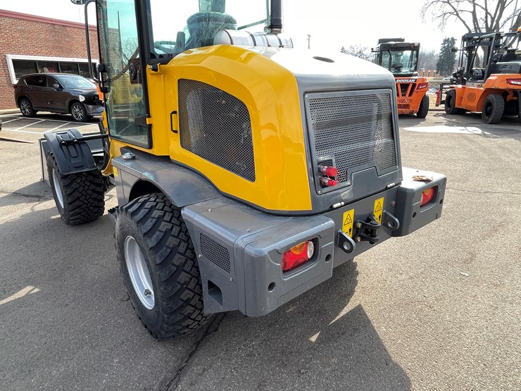 #114-•-new-magnum-3300p-telescoping-wheel-loader-image-25