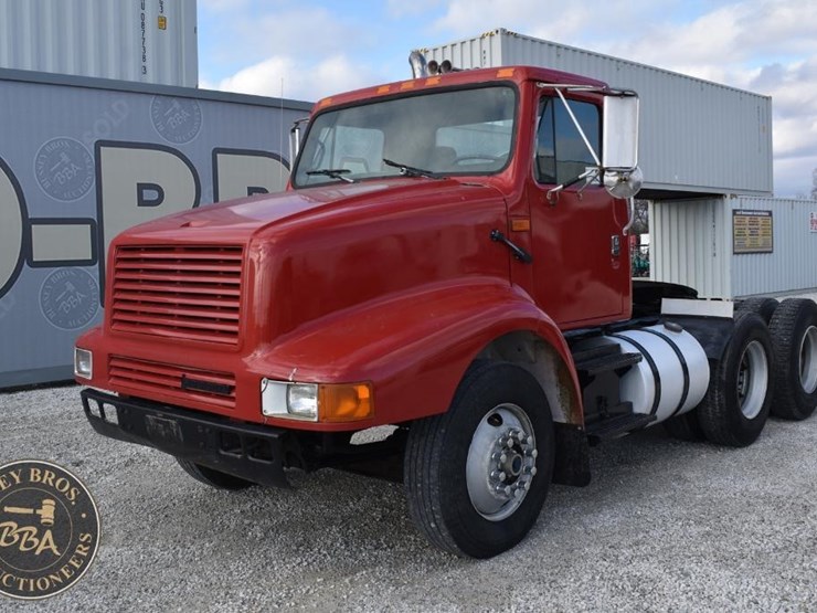 1993-international-8200-image-2