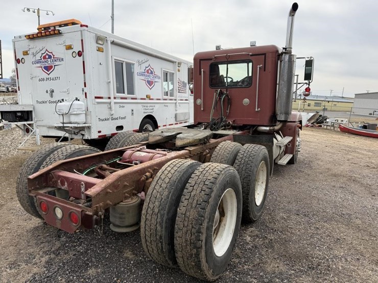 1999-freightliner-fld120-image-5