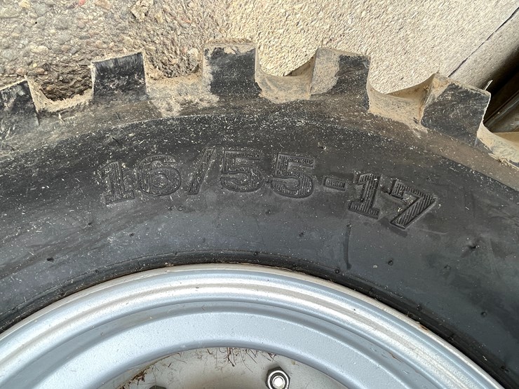 #114-•-new-magnum-3300p-telescoping-wheel-loader-image-16