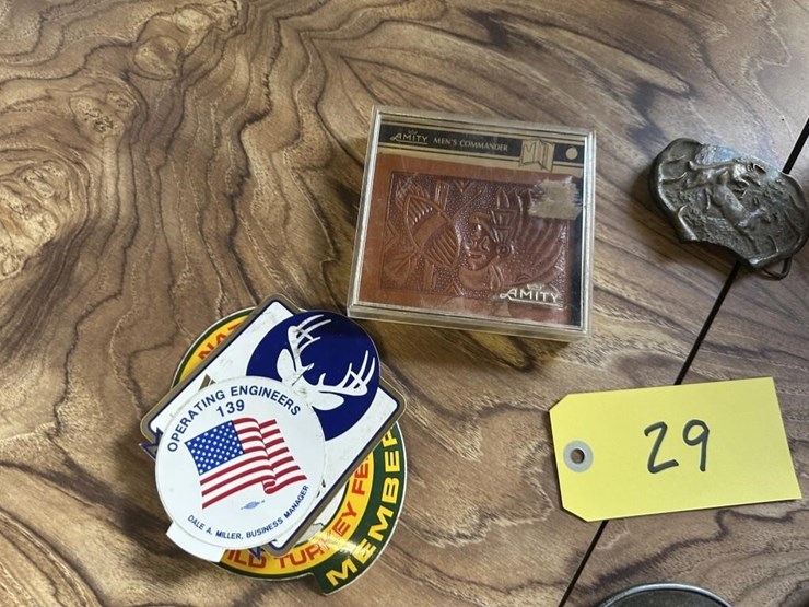 vintage-belt-buckles-&-leather-wallet-image-3