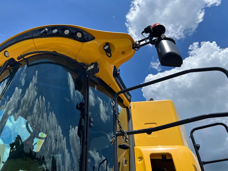 2023-new-holland-cr10.90-image-26