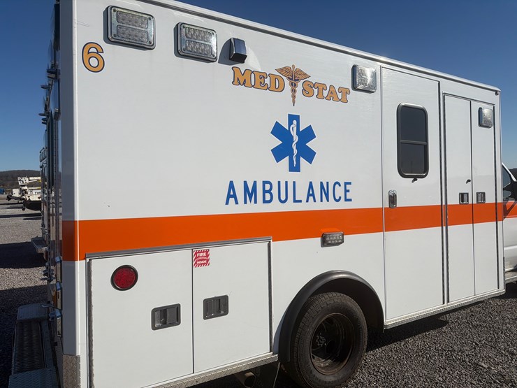 2021-ford-e450-image-11