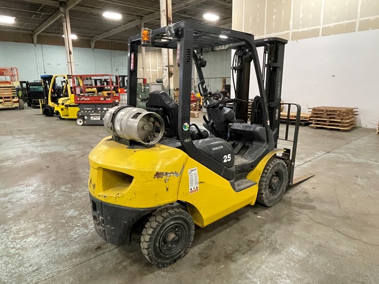 #168-•-2015-komatsu-25-propane-forklift-image-5