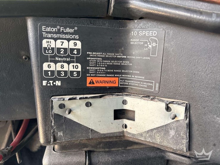 2001-freightliner-fld120-image-39