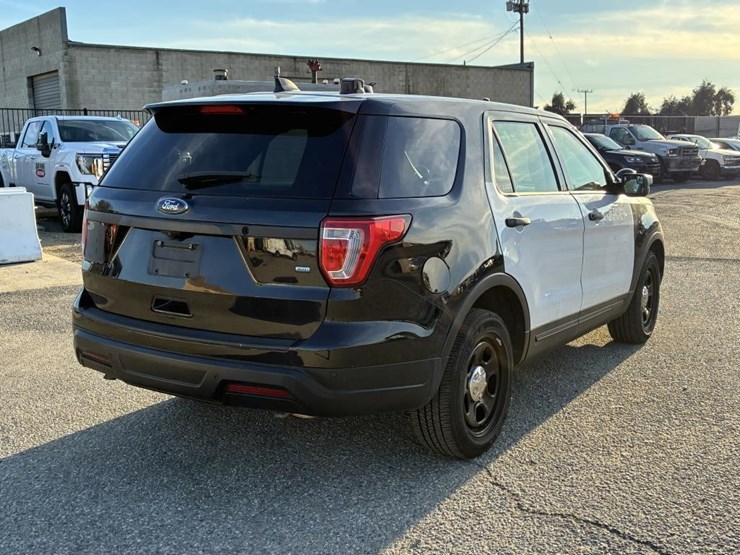 2018-ford-explorer-image-3
