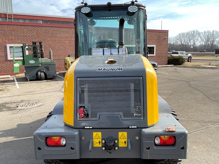 #114-•-new-magnum-3300p-telescoping-wheel-loader-image-6