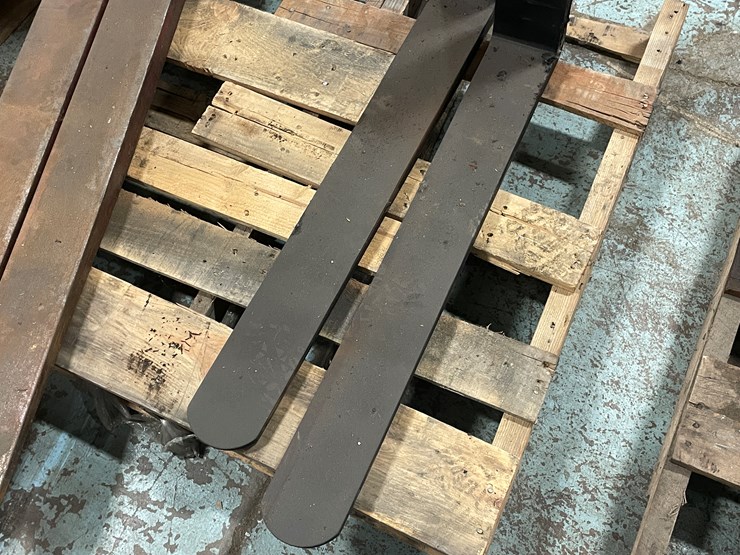 #7669-•-set-of-forklift-pallet-forks-image-5