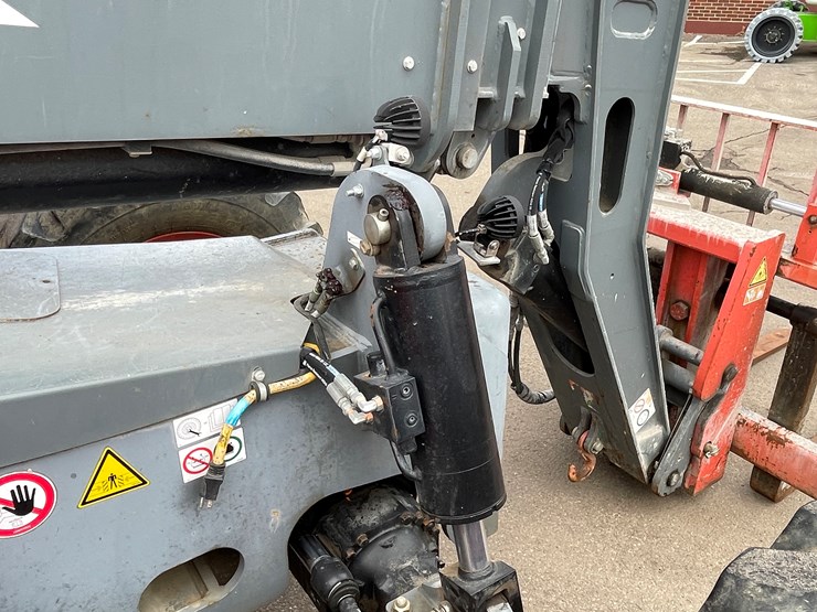 #133-•-2017-skyjack-sj643-telehandler-image-40