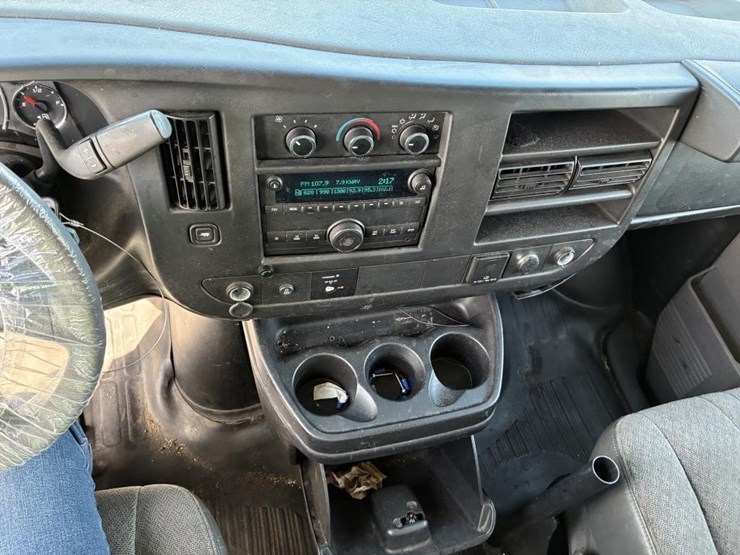 2016-chevrolet-express-2500-image-14