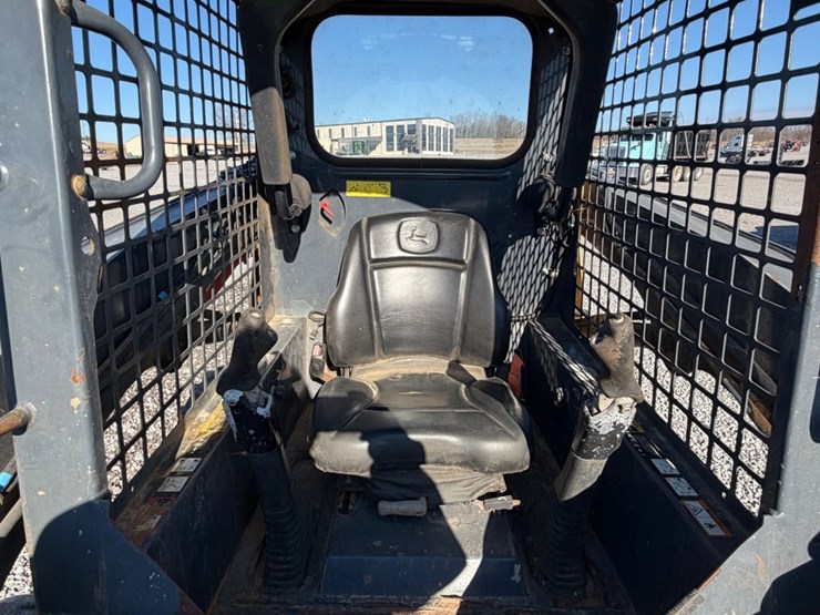 2016-deere-316gr-image-12