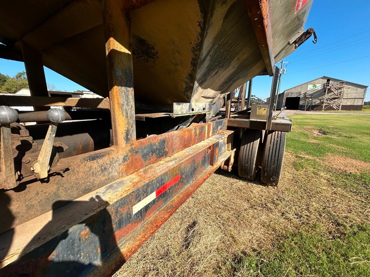 2011-magnolia-trailer-image-19