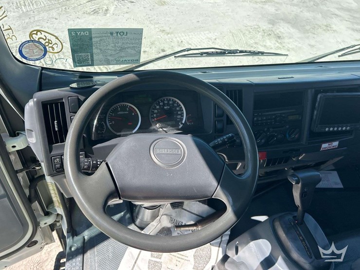 2011-isuzu-nrr-image-11