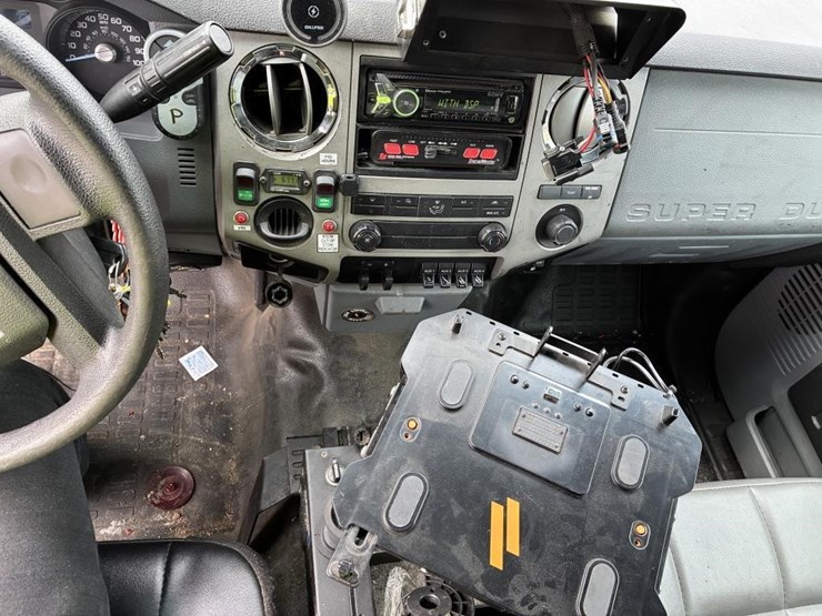 2015-ford-f550-image-13