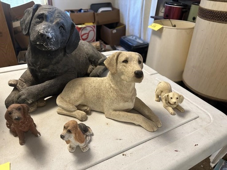 dog-sculpture-displays-image-5