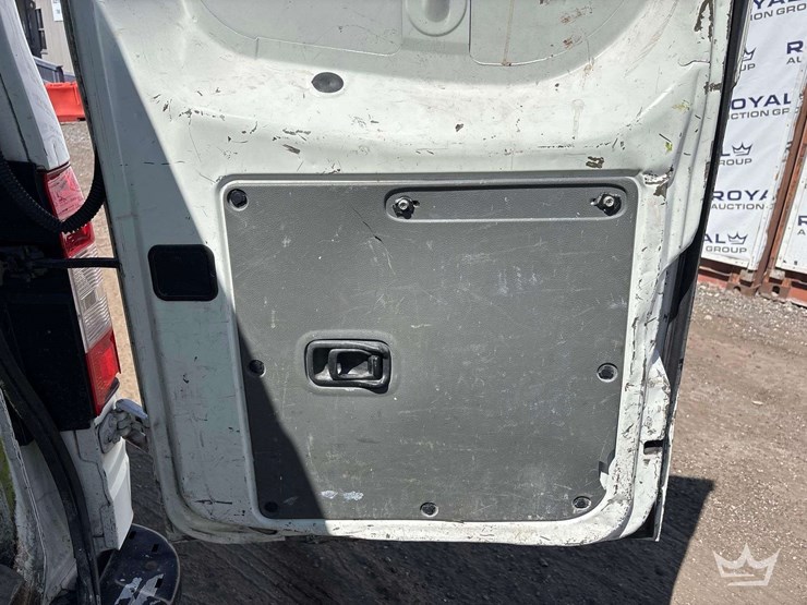 2016-nissan-nv2500-image-15